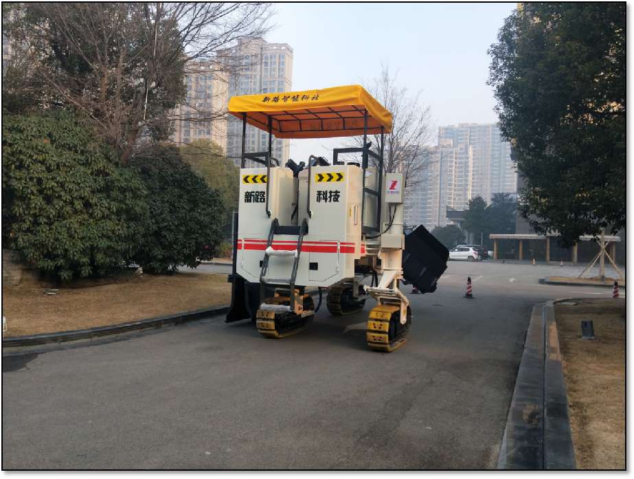 要正確使用操作混凝土路緣石滑模攤鋪機(jī)，定期對路緣石滑模機(jī)進(jìn)行保養(yǎng)和維護(hù)